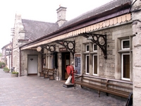 Bridgnorth station booking hall and Kidderminster platform
