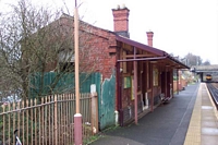 Yardley Wood stration Stratford platform building